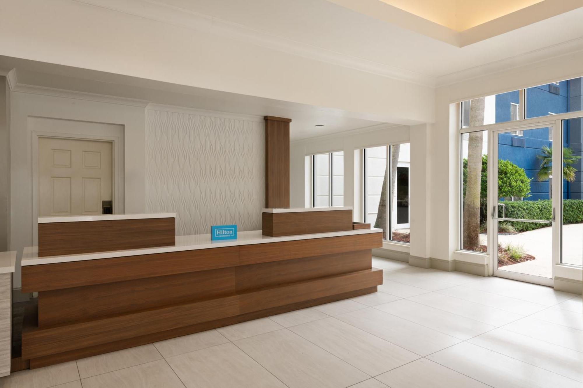 Hilton Garden Inn Tallahassee Exterior photo